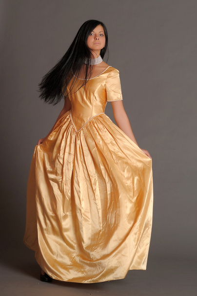 Model in Gold Dress - Foto, afbeelding