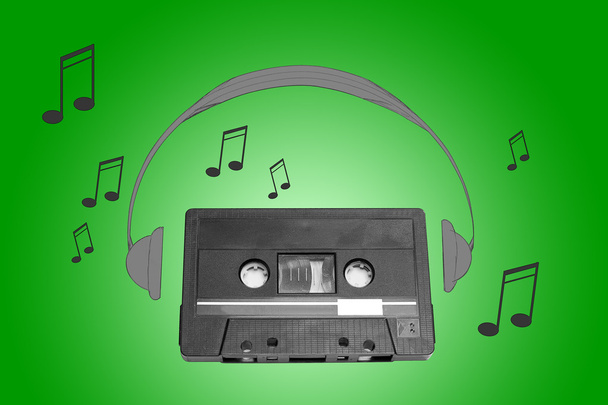 Audiotape e cuffie disegnano su sfondo verde
 - Foto, immagini