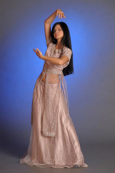 Girl in eastern dress - Foto, afbeelding