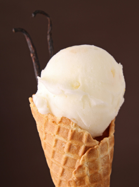 fagylalt tölcsérben - Fotó, kép
