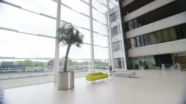 Interiér moderní firemní budovy - Záběry, video
