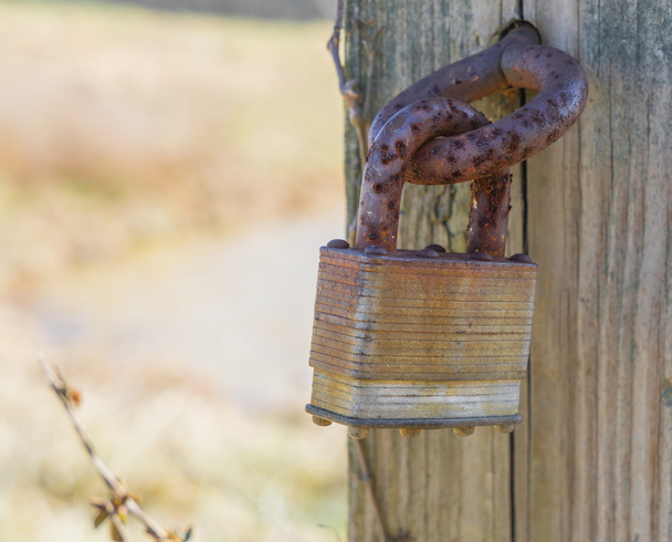 Rusty Lock en medio de la nada
 - Foto, Imagen