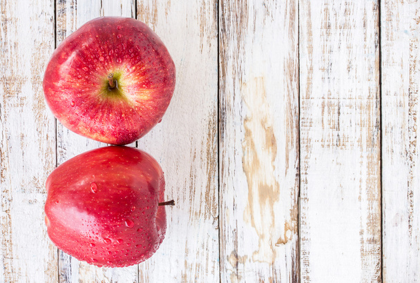 Fresh apples on a wooden table - Фото, зображення