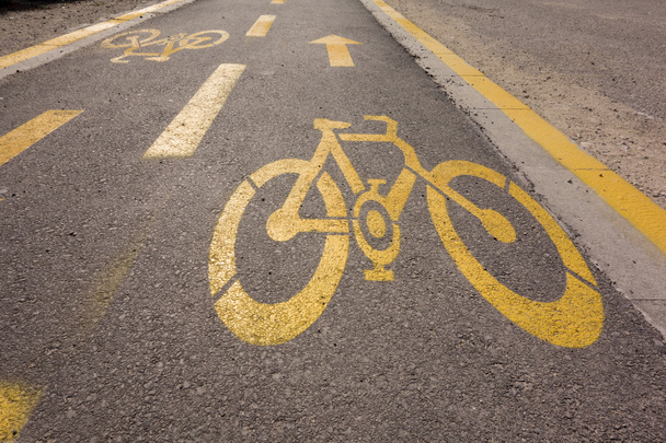 polkupyörän kaistan merkki tiellä - Valokuva, kuva
