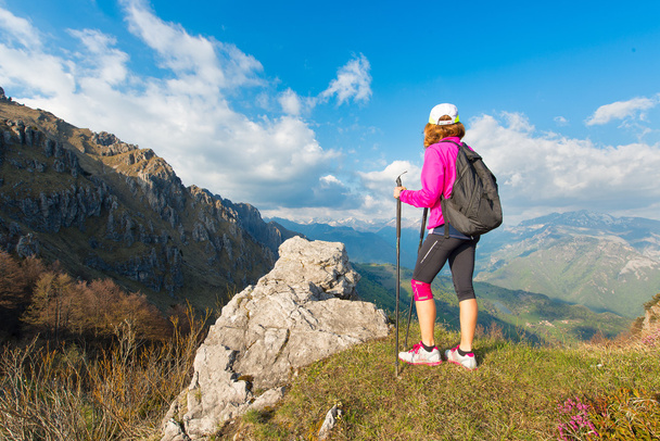 Girl hiker rests in the mountains  - Valokuva, kuva