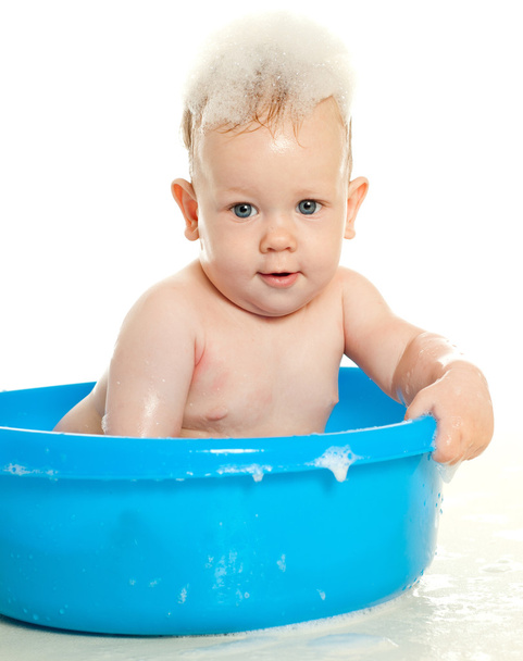 baby sitting in a blue tub - Foto, immagini