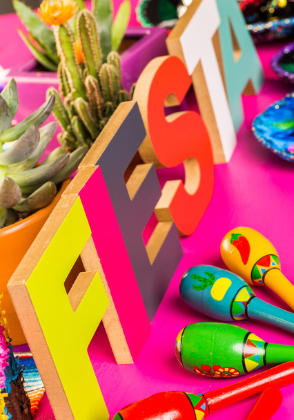 Fiesta decorações de mesa coloridas
 - Foto, Imagem