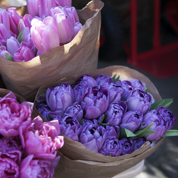 bouquets of blue tulips  in craft paper in paper parcel - Foto, immagini