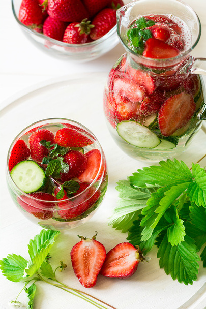 Detox. Fresh lemonade with strawberries, cucumber and mint - Fotografie, Obrázek