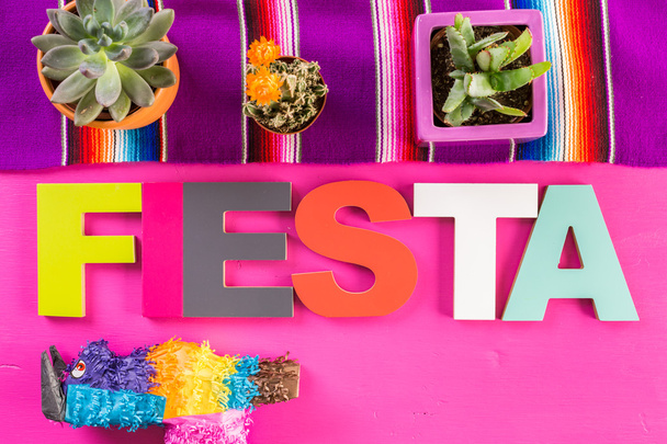 Fiesta renkli masa süslemeleri - Fotoğraf, Görsel