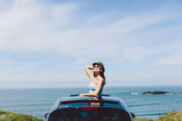 Happy woman enjoying summer car travel - Zdjęcie, obraz