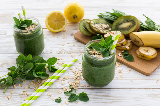 Healthy green fruit smoothie - Фото, изображение