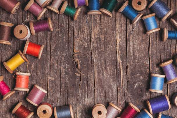 Retro wooden sewing spools - Fotoğraf, Görsel