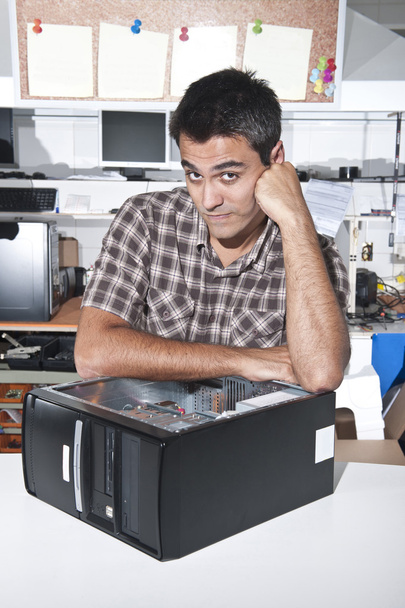 Computer problem: PC technician at workshop - Фото, изображение