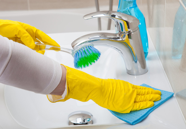 Housemaid cleaning a bathroom - Фото, зображення