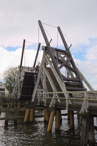 Ponte di legno mobile a Wieck vicino a Greifswald
 - Foto, immagini