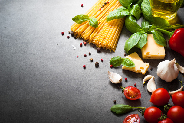 Ingredients for cooking Italian pasta - Foto, Imagem