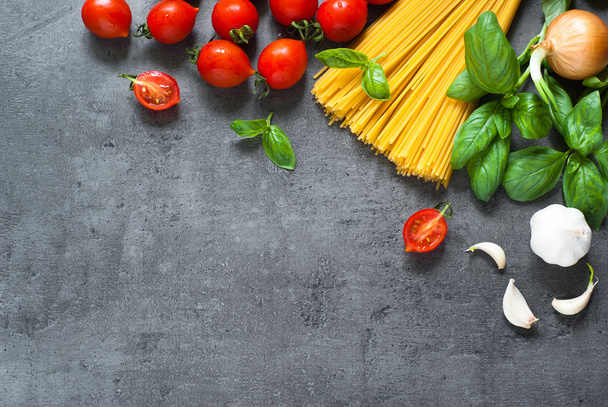 Ingredients for cooking Italian pasta - Foto, afbeelding