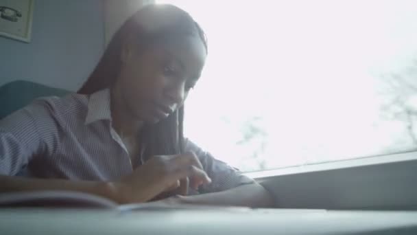 businesswoman using computer tablet  - Záběry, video
