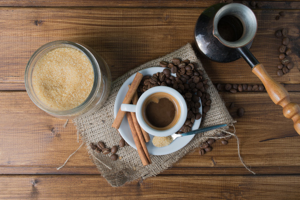 šálek espresso kávy na dřevěné pozadí - Fotografie, Obrázek