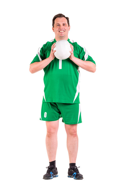 Зрелый мужчина, одетый в зеленую спортивную позу
 - Фото, изображение