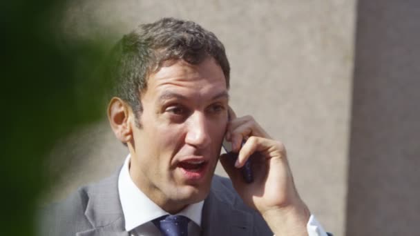 businessman having phone conversation - Video