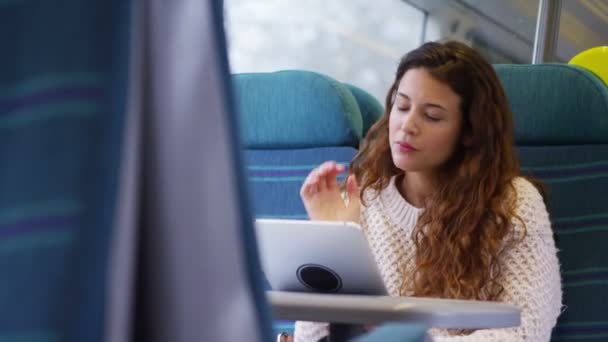  female using digital tablet  - Video, Çekim