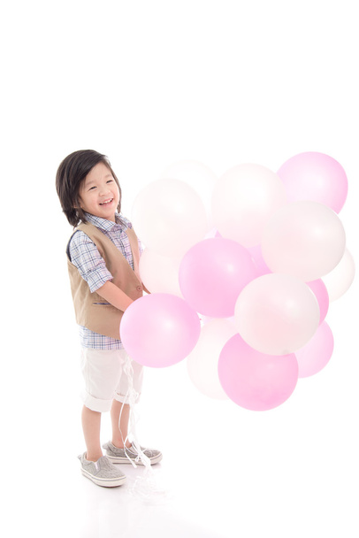 Ázsiai gyermek, rózsaszín és fehér léggömbökkel gazdaság - Fotó, kép