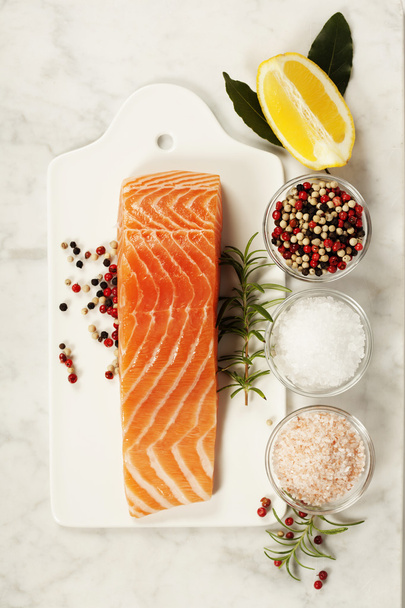 fresh raw salmon fillet - 写真・画像