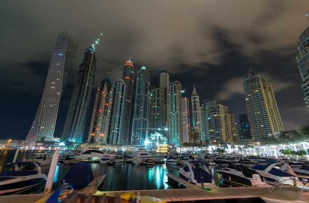 Dubai Marina 's nachts in Verenigde Arabische Emiraten - Foto, afbeelding