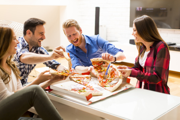 Friends eating pizza - Фото, изображение