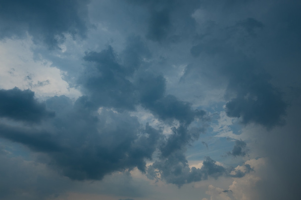 Hermoso cielo de tormenta con nubes en Tailandia
 - Foto, imagen