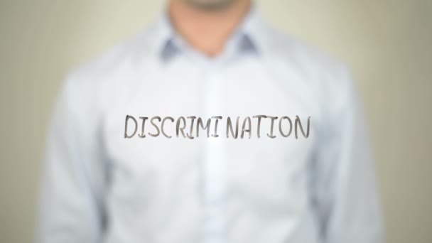 Keine Diskriminierung, Mann schreibt auf transparentem Bildschirm - Filmmaterial, Video