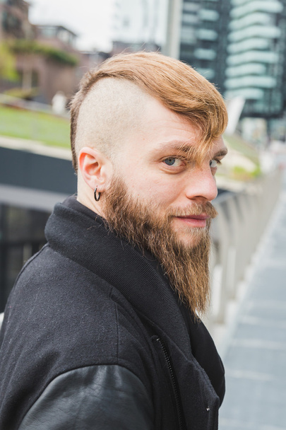 Stylish bearded man posing in the street - Фото, зображення