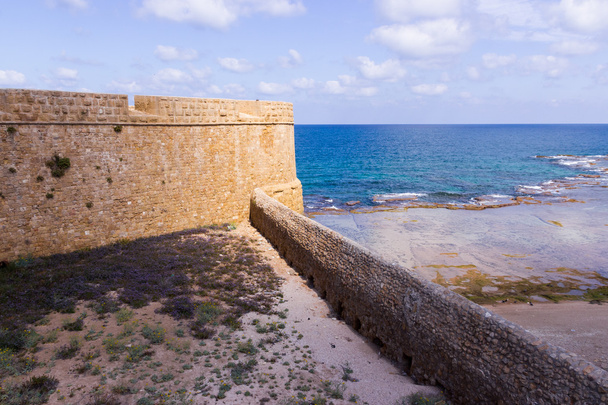 Fragmento da muralha da fortaleza
 - Foto, Imagem