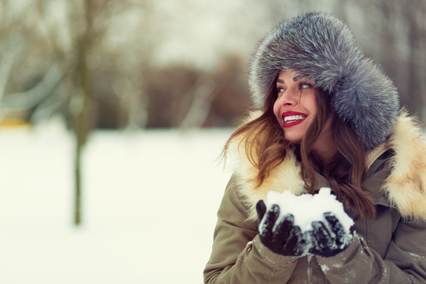 Beautiful woman in winter coat and fur hat - Foto, imagen