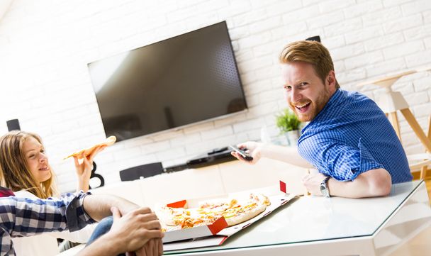 Friends eating pizza - Фото, изображение