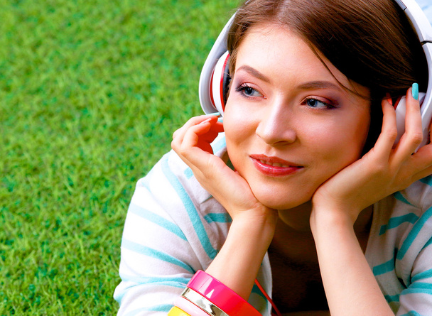 Woman listening to the music - Фото, изображение