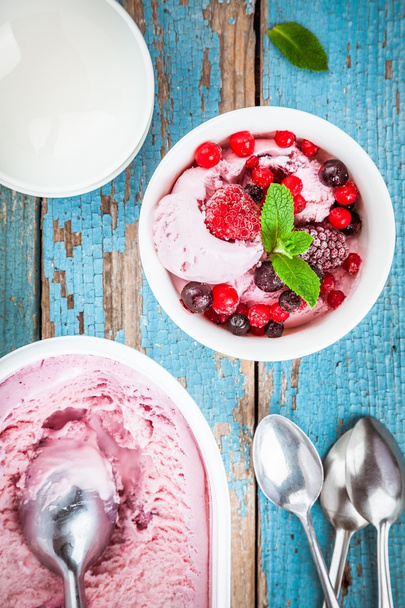 homemade ice cream with berries - Photo, Image