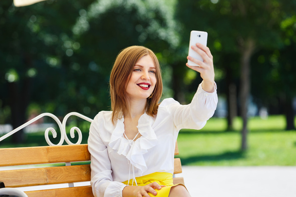 Young woman with tablet pc in the park - Foto, Imagem