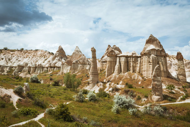 Rotsformaties in liefde vallei van Cappadocië - Foto, afbeelding