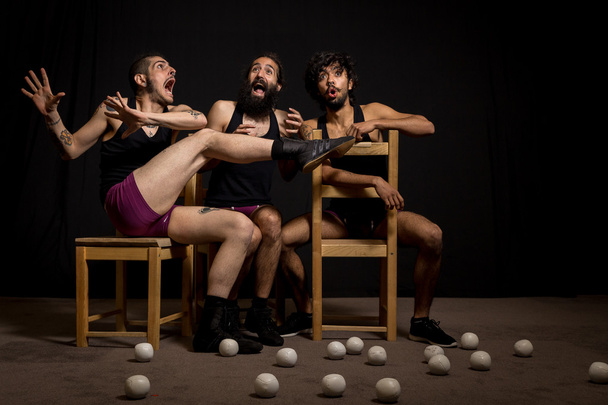 Spectacle comique de jongleurs de cirque
 - Photo, image