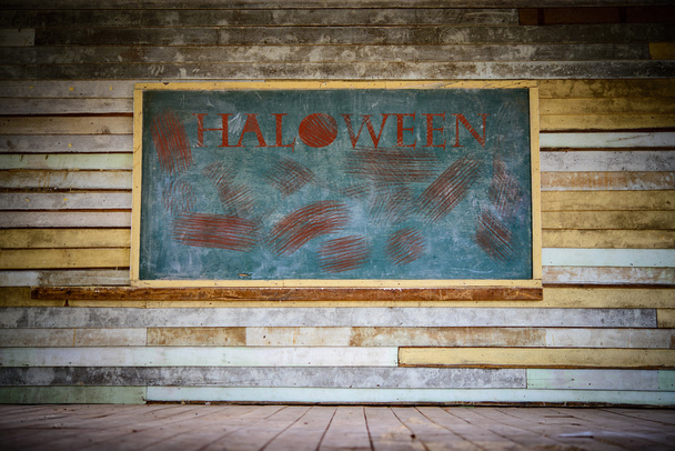 Chalkboard Haloween com a parede de madeira velha para fundo - Foto, Imagem