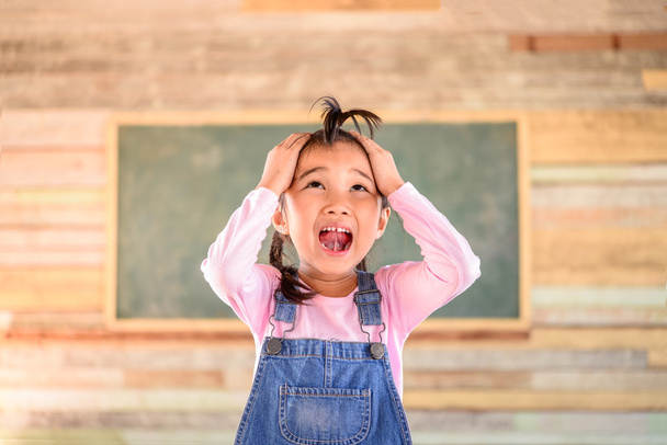 Kid shout and headache sign with old chalkboard background - Φωτογραφία, εικόνα