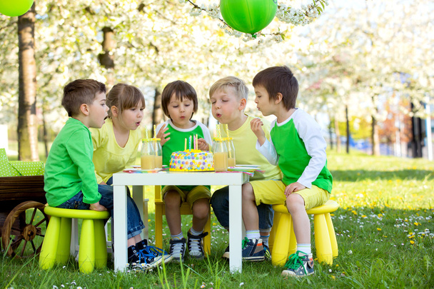 Happy sweet preschool children, celebrating fifth birthday of cu - Foto, immagini