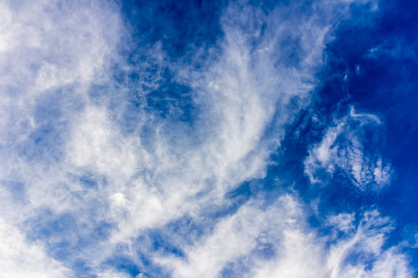Bulutlu mavi gökyüzü - Fotoğraf, Görsel