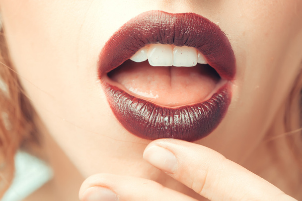sexy vrouwelijke lippen - Foto, afbeelding