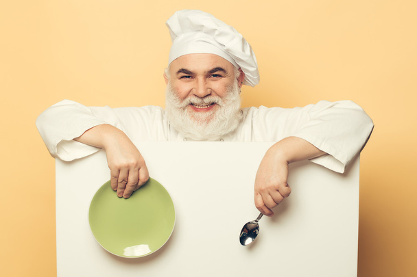 Bearded cook with paper spoon and plate - Fotografie, Obrázek