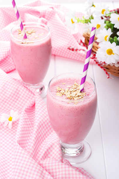 Strawberry smoothie with oat - Photo, Image