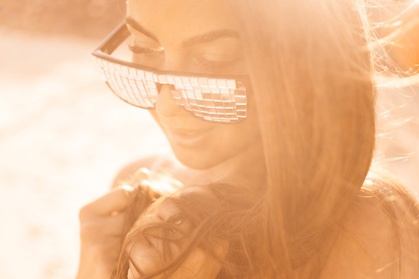portrait of a beautiful young brunette girl in sunglasses   - Foto, afbeelding